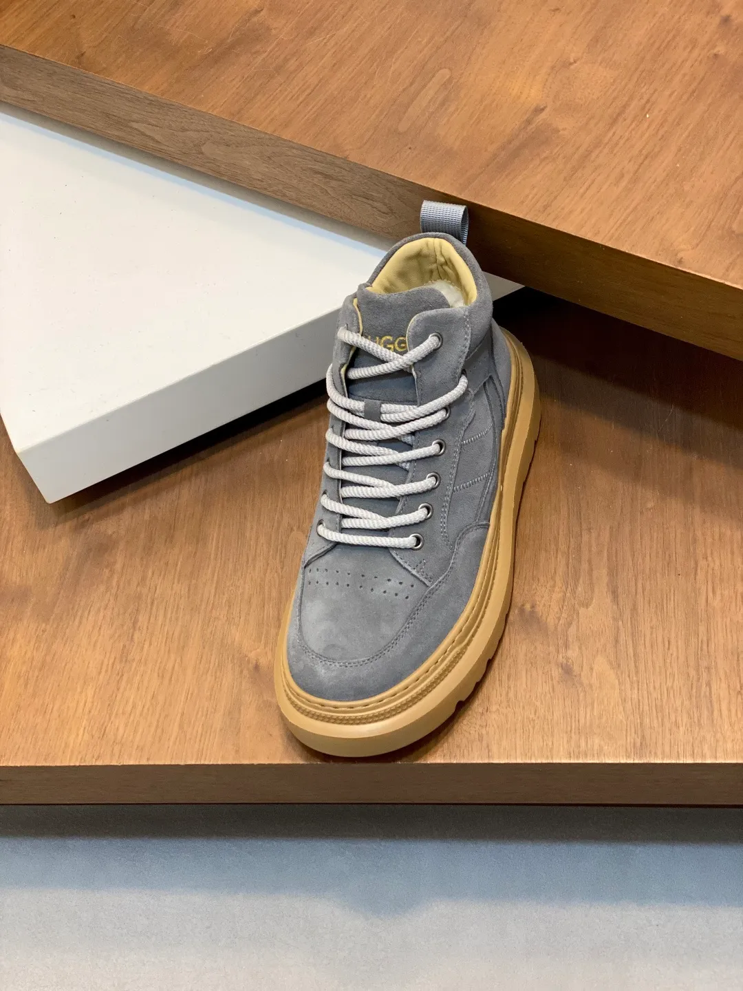 Men's shoes 💰740 UGG lace-up thick-soled sports shoes for men. Full of fashion, casual and versatile. The frosted upper is high-end without looking old-fashioned. The upper is waterproof and oil-proof, fashionable and easy to take care of. The lining is made of sheepskin. It is comfortable and warm. The upper foot is not bloated at all. Super fashionable Size: 39-44